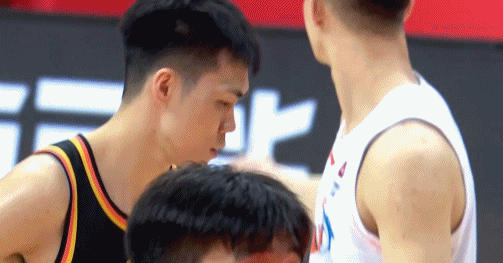 逆天！江苏主场险些完成23分大逆转 大外援贾尔斯乌龙补篮送分太致命